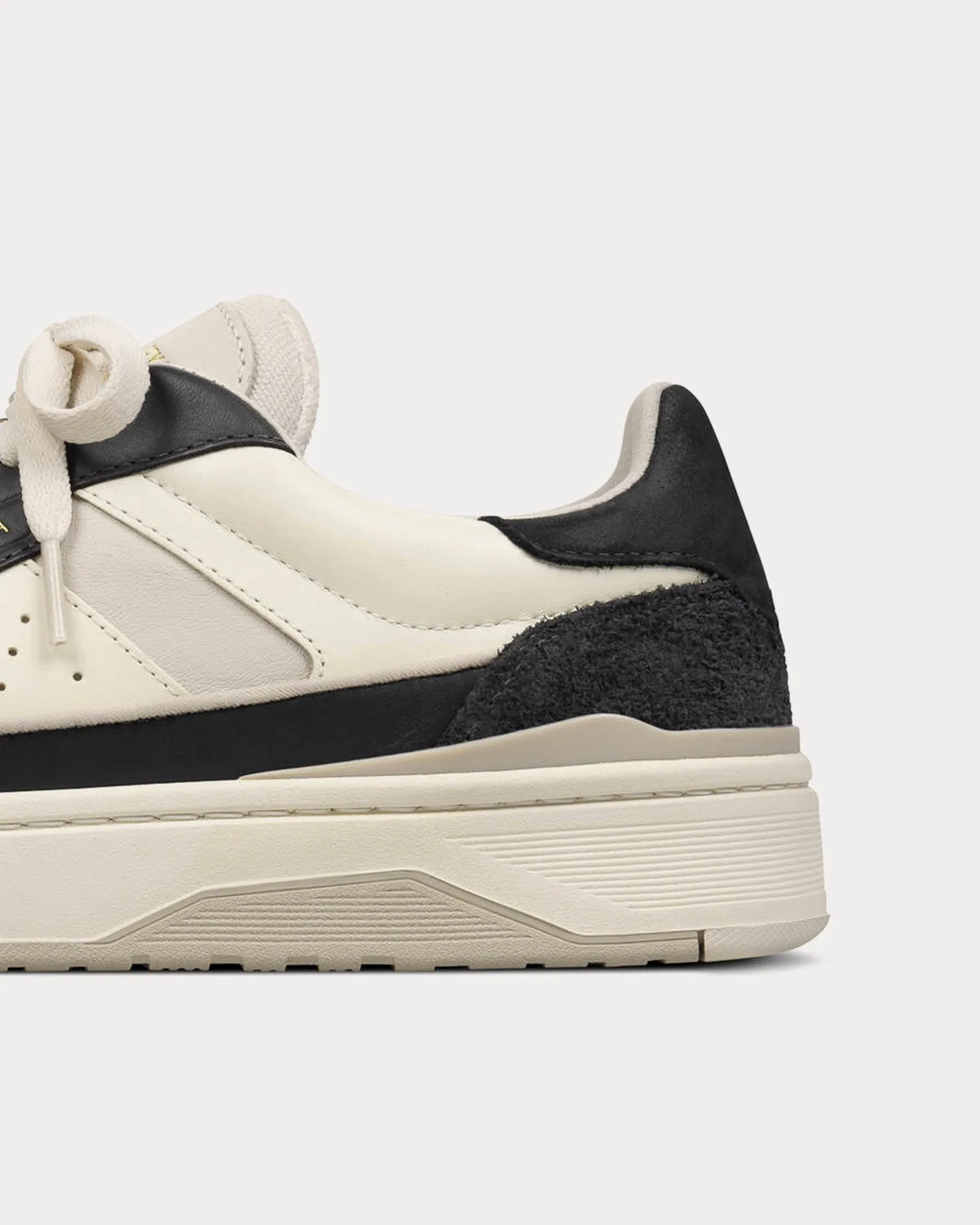 Clay Leather Beige / Black Low Top Sneakers