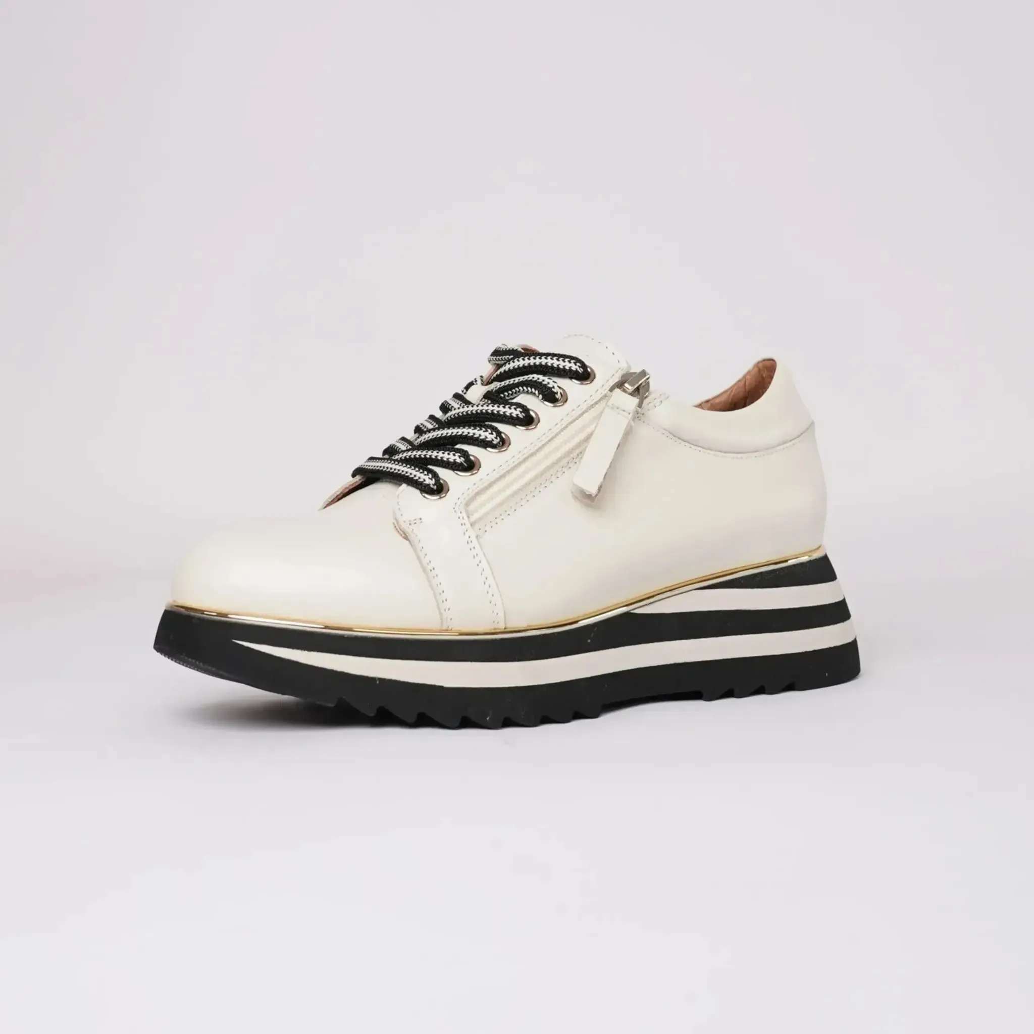 Hosting Cream Leather Sneakers