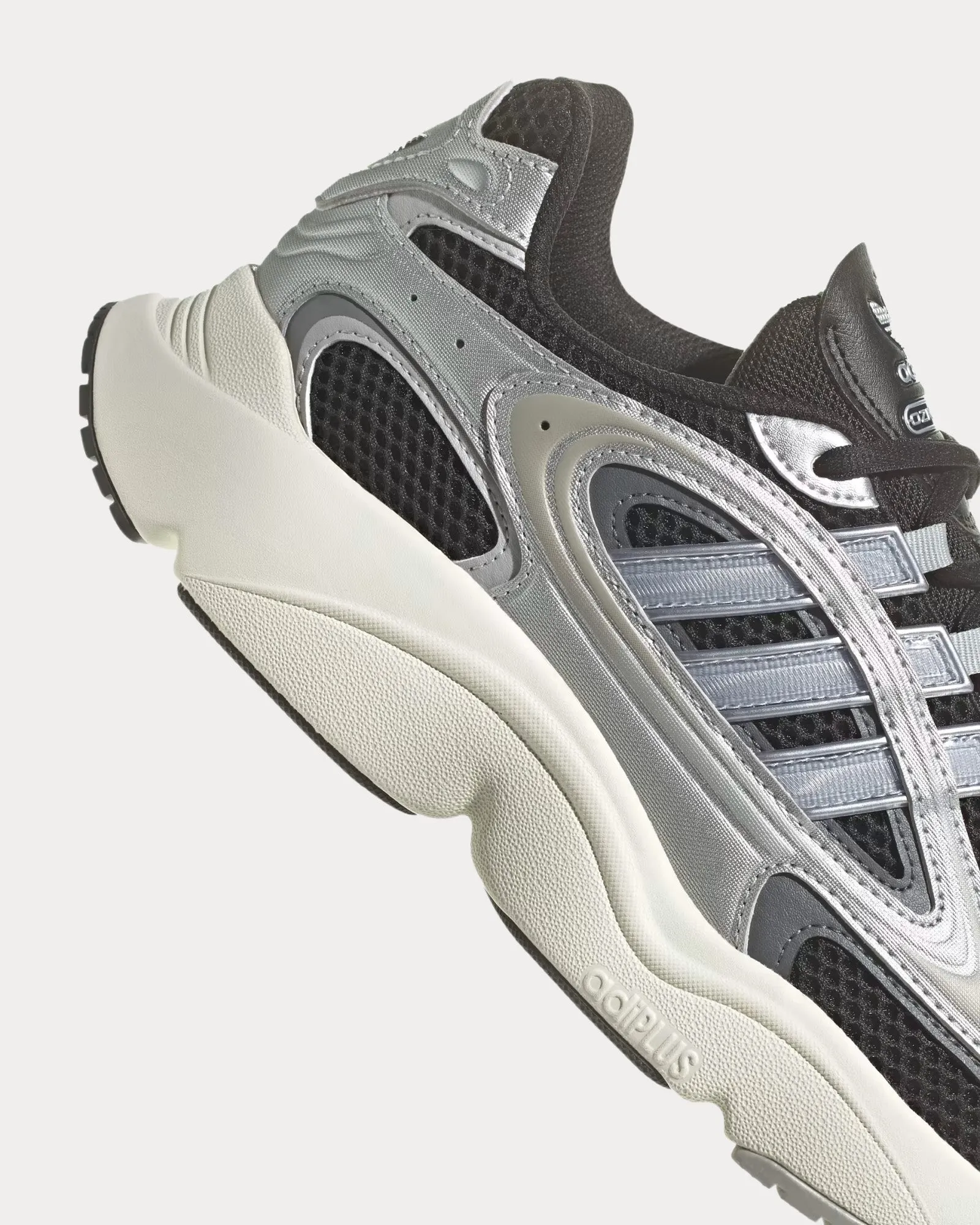 Ozmillen Core Black / Grey Five / Grey Two Low Top Sneakers